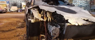 Bil övertänd i Skäggetorp