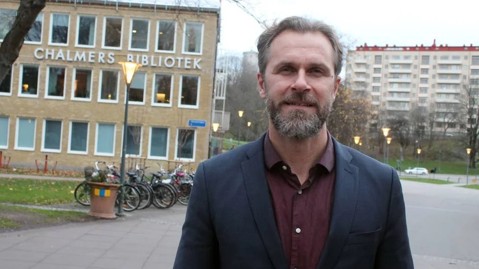Nya jobbet på Chalmers, som fastighetsförvaltare på Akademiska hus. Förre LHC-backen Mathias Ahxner har hittat ett nytt liv i Göteborg. Snart ska familjen bygga hus och han har årskort hos IFK Göteborg i fotbollsallsvenskan.