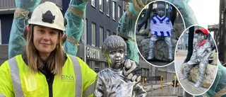 Elin, 42, hyllar Eskilstunas nya klädkrig: "Jättekul"