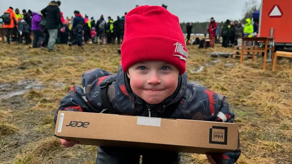 Frans, 4, blev trea i Soukolojärvinappet och vann en bärbar dator 