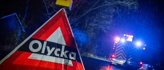 Pendeltåg i kollision med fordon – tre skadade