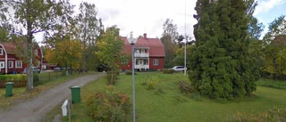 Stor villa på 290 kvadratmeter från 1929 såld i Karlholmsbruk – priset: 1 800 000 kronor