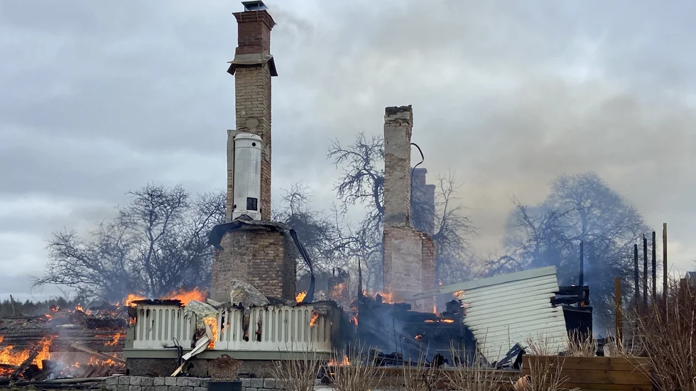 Branden inträffade i början av mars och två hus brann ner till grunden.