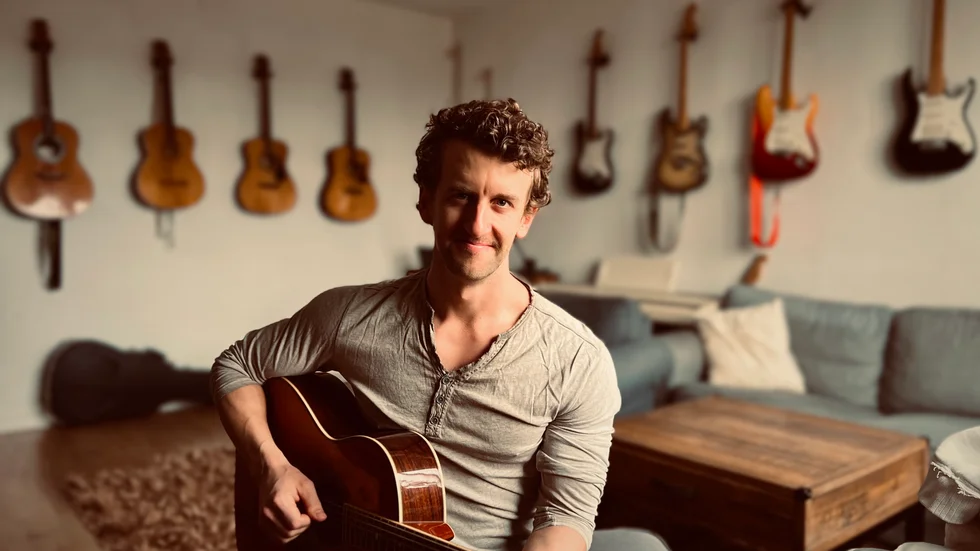 Martin Lönegren ser sig som en ganska melankolisk person som kan bli väldigt rörd av musik och gråter inte sällan till musikaliska upplevelser. 