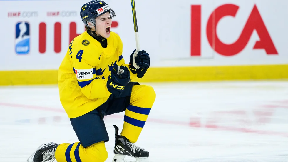 Axel Sandin Pellikka, med ett C på bröstet, gjorde dubbla poäng i träningsmatchen mot Tjeckien.