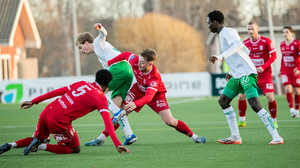 Fredrik Johansson var med om att spela upp PIF i ettan 2020 och kan tänka sig att fortsätta i klubben.