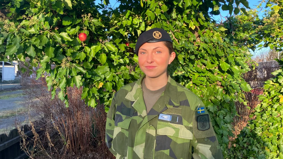 Familjen har varit peppande. Hon tycker det är skönt att hon fick göra lumpen i Eksjö, så att det bara är två timmar hem och hon har passat på att dra hem det helger hon inte behövt vara på kompaniet.  