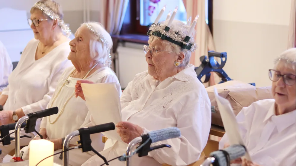Luciatåget på Klockarbo har blivit en årligt återkommande tradition. I år var det Rut Persson som fick äran att bära kronan.