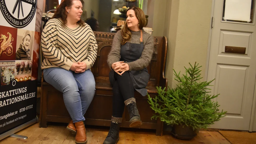 Sara Norrbrink och Anna Skattung huserar tillsammans i lokalen på Storgatan 22 i Kisa. "Vi kompletterar varandra", säger Sara. 