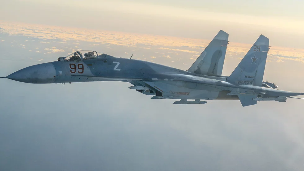 Ett ryskt stridsflyg av modell Su-27 Flanker fotograferad över Östersjön under tisdagen.