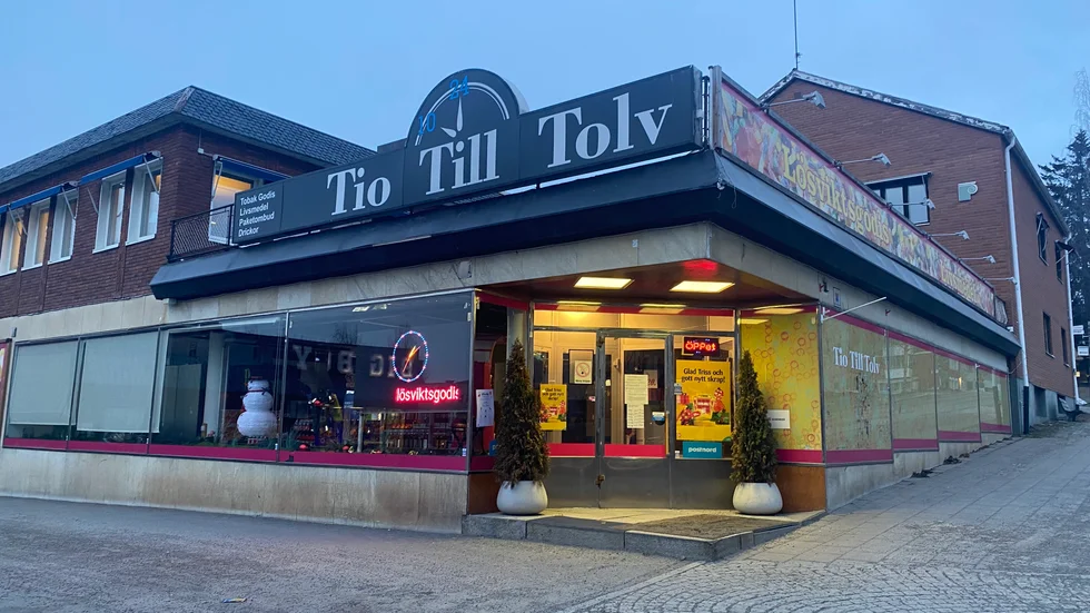 Tio till tolv misstänks ha sålt illegala vejps och ägaren åtalas för narkotikabrott. (Arkivbild)