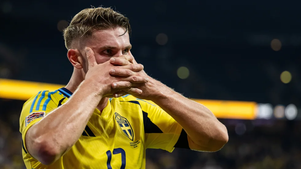 Viktor Gyökeres gör 1-0 för Sverige mot Estland.