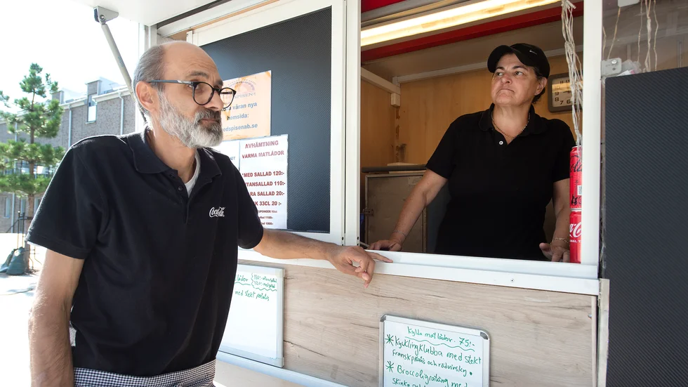 Warde Haddad driver Wedspisens foodtruck och Hassam, som inte vill uppge efternamn, driver Sandwich city.