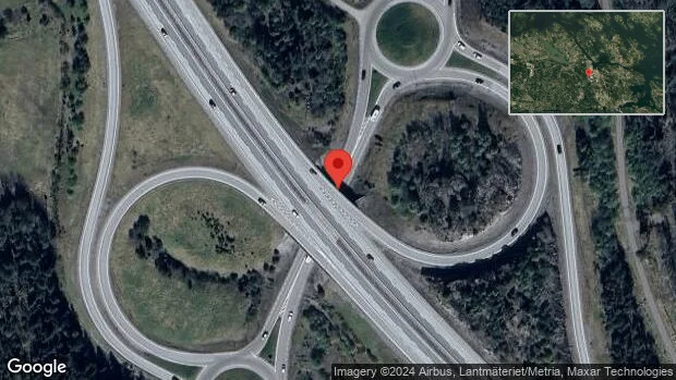 Varnar för rådjur på vägen på väg 972