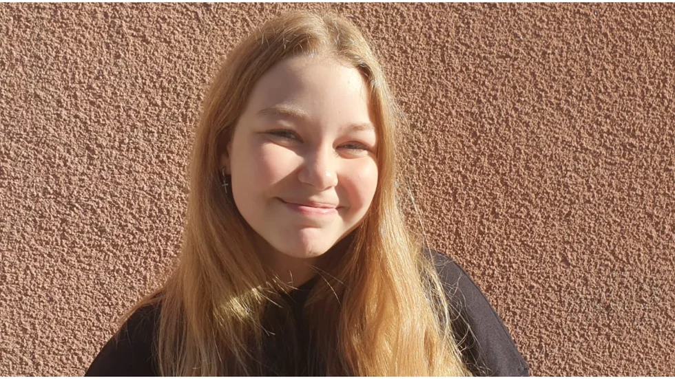 Linnea Bergkvist är 13 år och går på Nyköpings kulturskola där hon sjunger i kör.