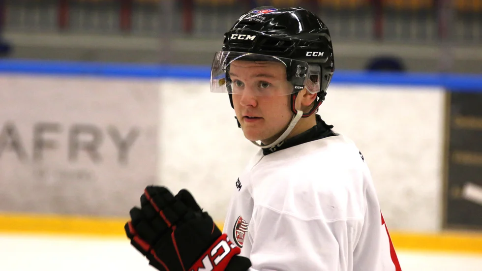 Linus Lindmark ser chansen att ta en större roll i Piteå Hockey i vinter. "Jag känner väl att det är dags att ta nästa kliv", säger 19-åringen från Älvsbyn.