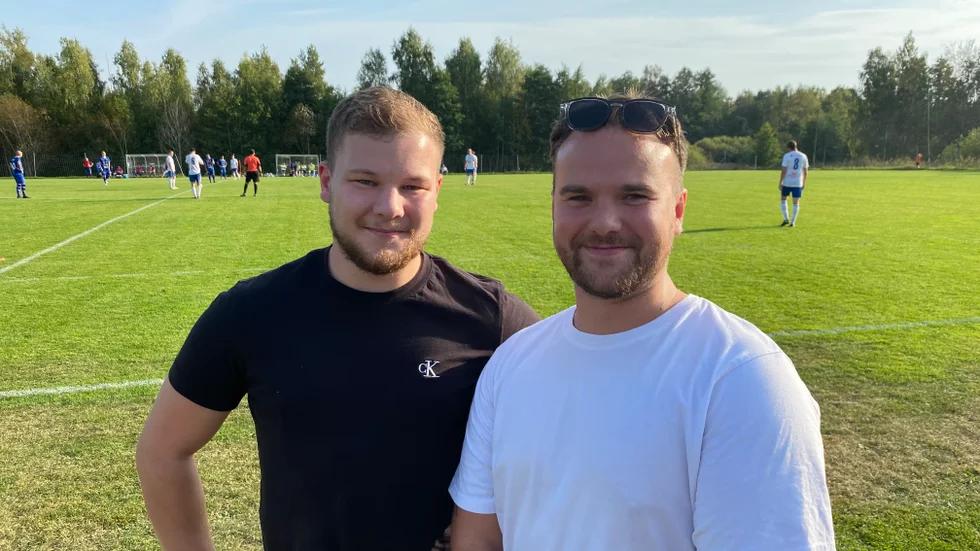 Oscar Knutsson, här på derbyt Bif-LSW i höstas tillsammans med kompisen Elias Welin till höger, går tillbaka till Borensberg efter spel i LSW i år. En ledarroll är han tänkt för. 