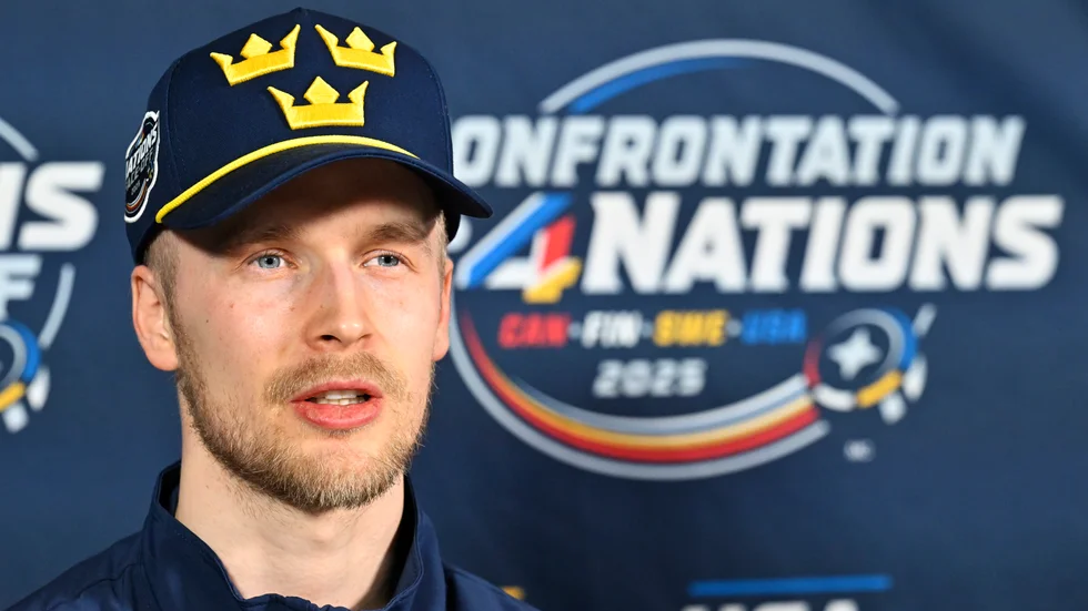 "Jag har fått ett kontrakt som jag är väldigt nöjd med, men med det kommer press och jag tycker inte att jag har levt upp till det till fullo", säger Vancouver-stjärnan Elias Pettersson under en pressträff med Tre Kronor.