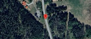 Större trafikolycka på väg 1051 – ett körfält blockerat