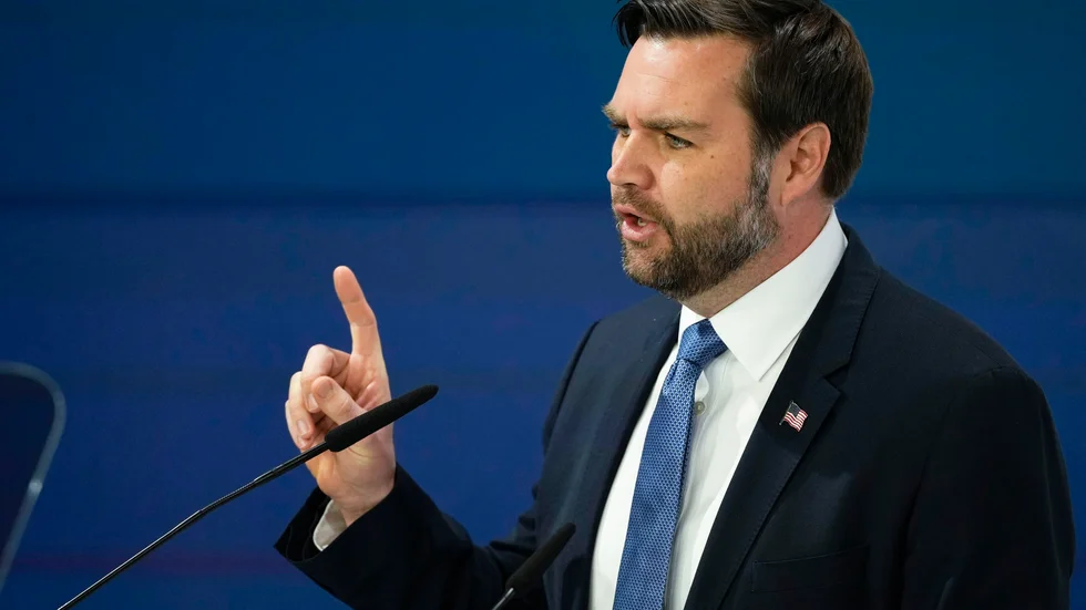 USA:s vicepresident JD Vance talar i München.
