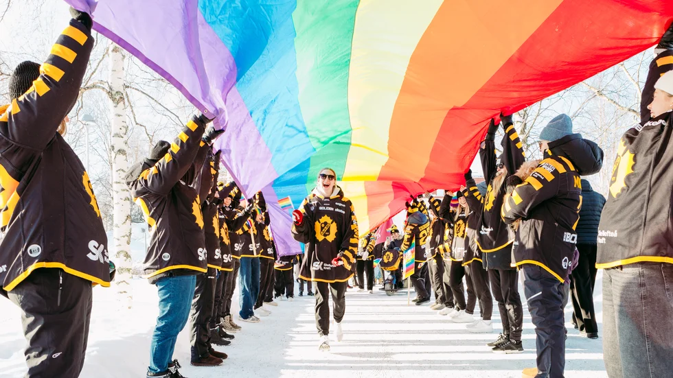 Camryn Drever var en av Skellefteå AIK-spelarna som deltog i paraden på lördagen.