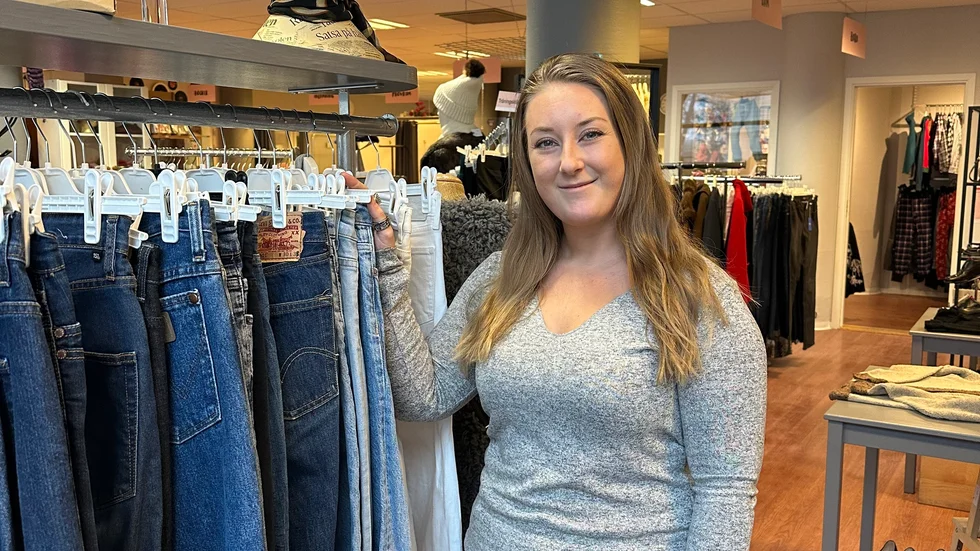 Rebecka Ringberg är butikschef för Röda Korsets secondhandbutik i Nyköping.