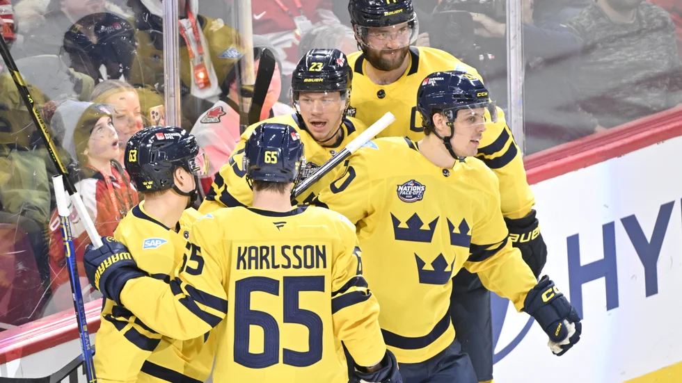 Svenskt jubel, men inte riktigt ända fram. Erik Karlsson och hans lagkamrater föll till slut mot Kanada.