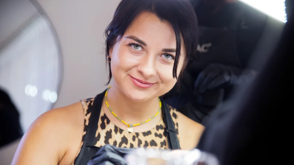 Alina Yurkova kom till Gotland med sin dotter Zlata som idag är fem år. Alina Yurkovas exman bor numera i Tyskland och hennes föräldrar är kvar i Ukraina.