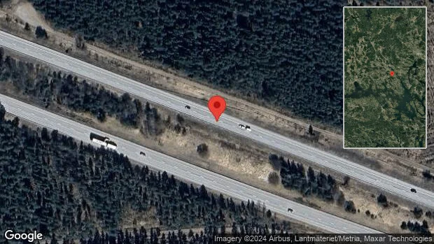 Brinnande fordon stoppar trafiken på E18