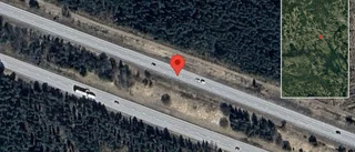Brinnande fordon stoppar trafiken på E18