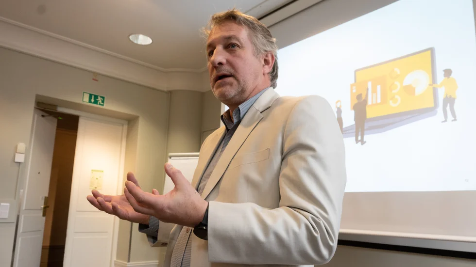 Krister Hammarbergh, ordförande för revisorerna i Region Norrbotten presenterade en granskning som visar brister i samarbetet mellan regionen och kommunerna när patienter ska skrivas ut från sjukhusen.