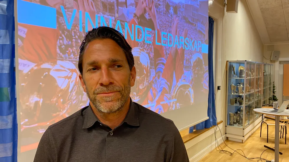 Frölunda-legendaren Joel Lundqvist berättade under en timme om hur det fungerar i elitidrott och i ett lag med höga krav, om vad som krävs. Begreppet gemensam energi var tankeväckande för krönikören.