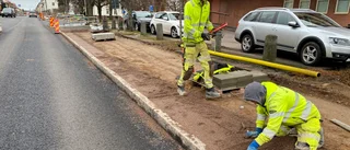 Stor trafikpåverkan – när trafiktäta sträckan i Motala asfalteras