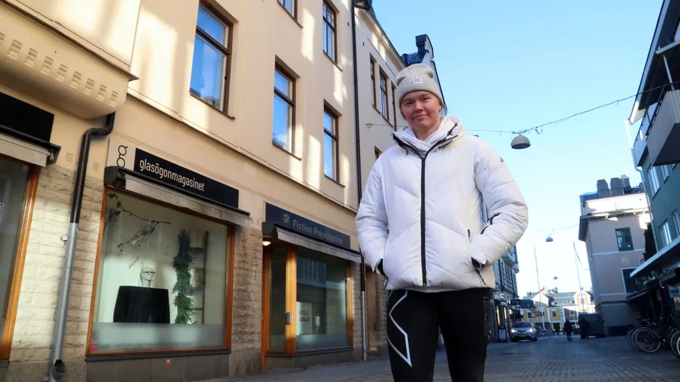 Sara Hjalmarsson har blicken fäst på slutspel. LHC-kaptenen är LHC:s bästa poängplockare men i hela ligan har hon 23 spelare framför sig. Bäst? Pietra Nieminen (Luleå) och Elisa Holopainen (Frölunda). LHC möter Frölunda i kvartsfinalserien.