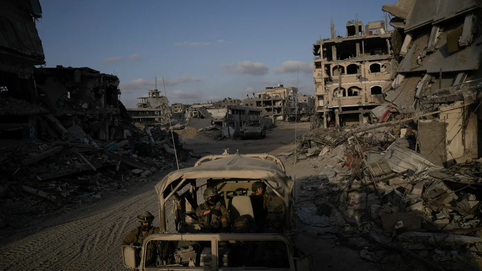 Israeliska soldater i det krigshärjade södra Gaza.