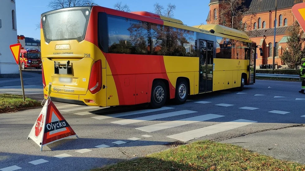 Olycka med buss och moped i korsningen Esplanaden - Södra järnvägsgatan.