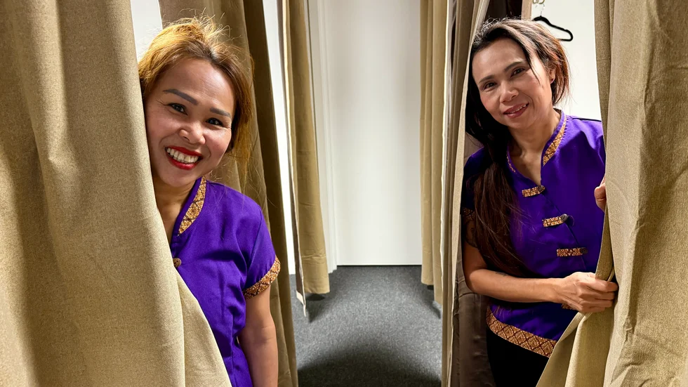 Systrarna Sai Liedl och Yad Wongsena har återförenats i arbetet på den nyöppnade salongen Thai & hälsomassage i Katrineholm.