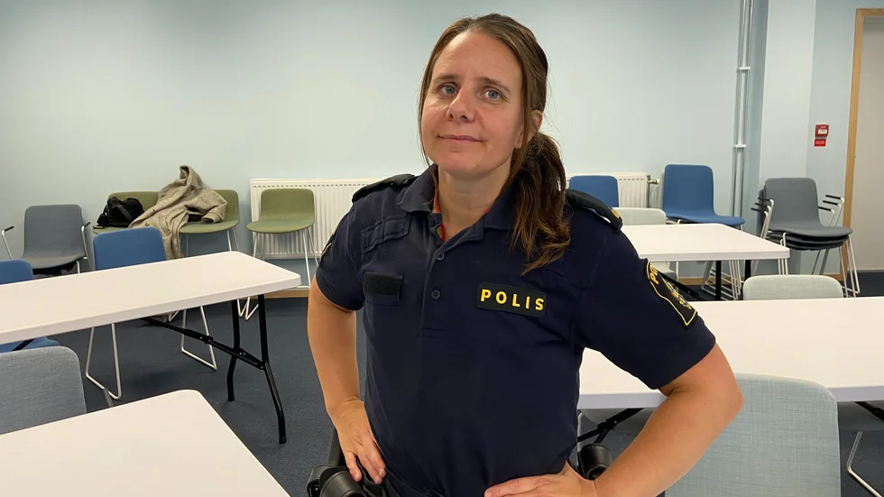 Sara Strid är brottsförebyggare och utredare på polisens bedrägerienhet i Norrköping. Hon vill sprida kunskapen om hur bedragare jobbar och att de som utsatts ska våga berätta om det och anmäla.