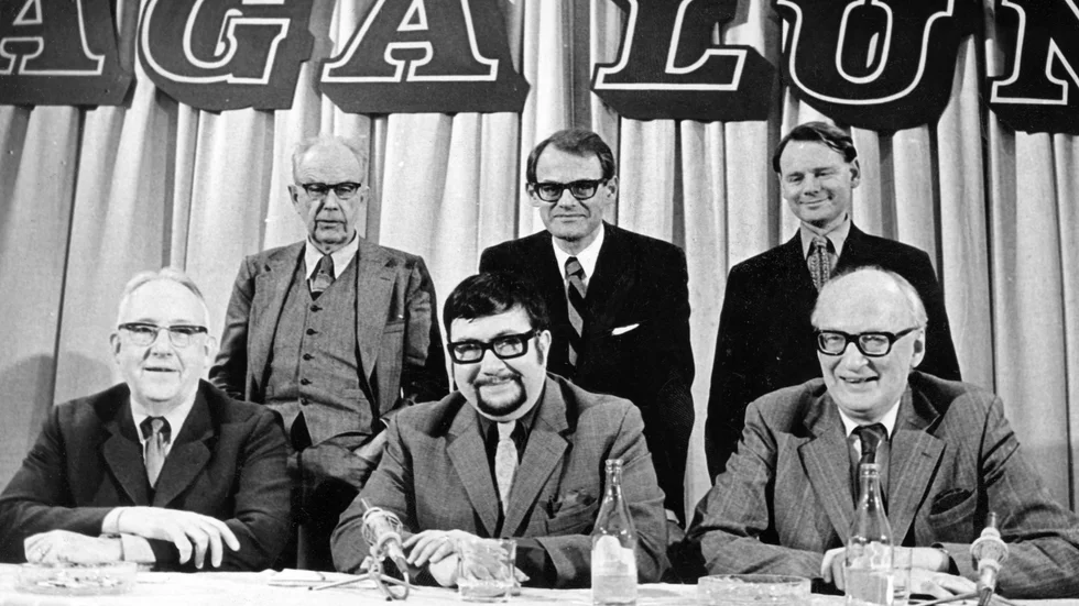 De sex lärde i TV-programmet Fråga Lund, år 1973. Carl H. Lindroth, David Ingvar, Jörgen Weibull, Sten von Friesen, programledaren Jan-Öjvind Swahn samt Gerhard Bens.