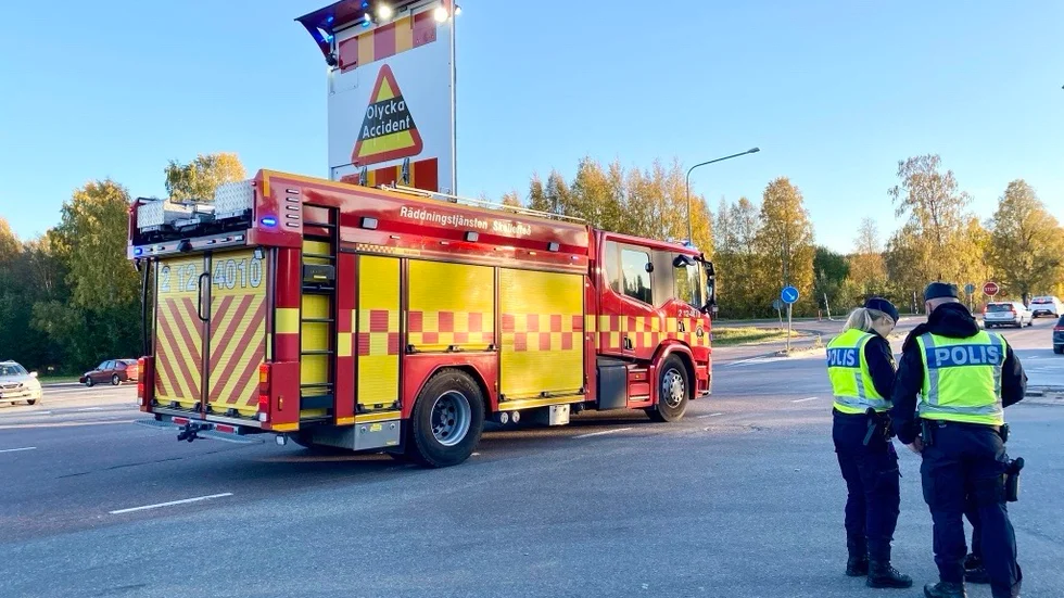 Två bilar krockade i en korsning på Morön i Skellefteå på söndagen.