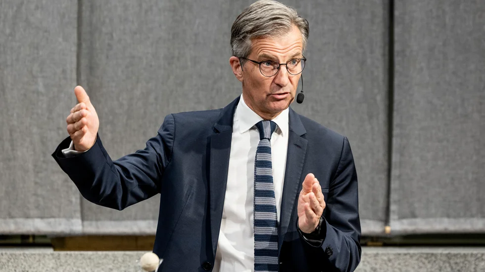 Riksbankschef Erik Thedéen och hans direktion väntas sänka räntan många gånger i närtid efter vad som antas bli en dubbelsänkning i veckan. Arkivbild.