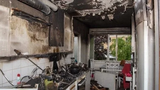 Köket i trerummaren på Grundläggaregatan blev totalförstört vid branden.