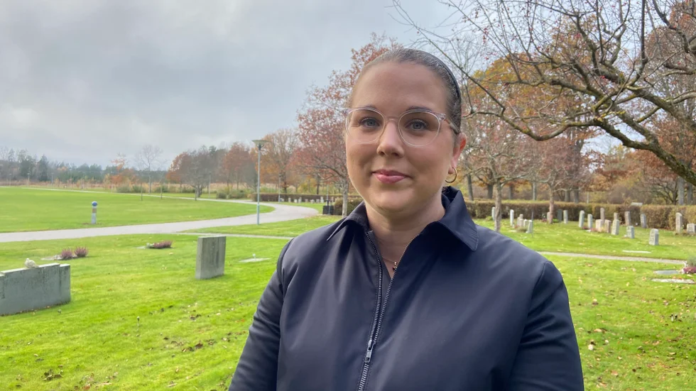 För Gabriella Karlsson kommer hela fredagen spenderas till att tända ljus åt andra. "Känns otroligt fint att få hjälpa till", säger hon.