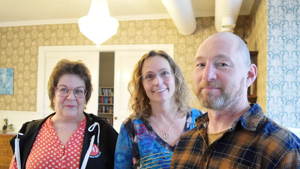 Brittis Malm, Hjärnkolls samordnare inför Psykeveckan, Sofia Henricsdotter, kommunens representant och arbetsledare på Mötesplats Castor tillsammans med kollegan Shaun Martin.