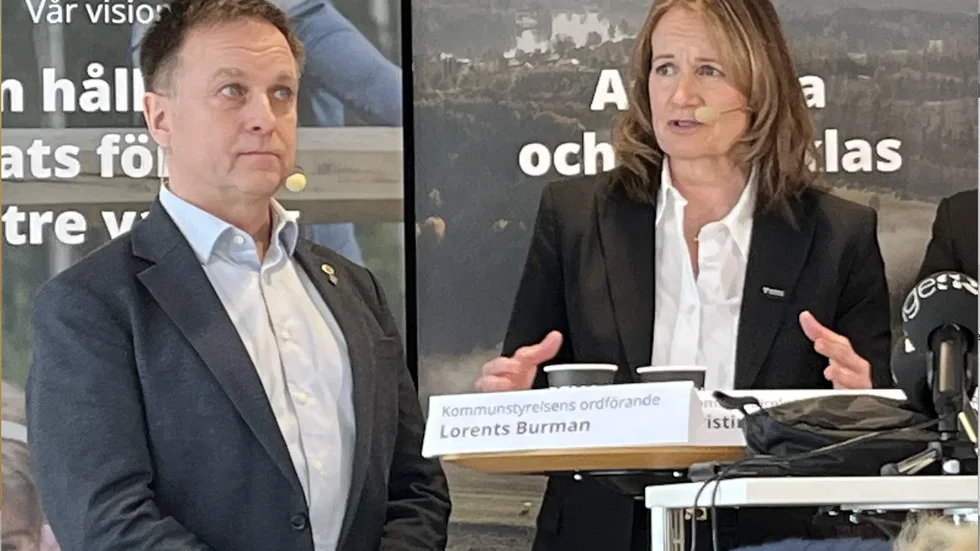 Lorens Burman och Kristina Sundin Jonsson vid kommunens pressträff 12 mars 2025.