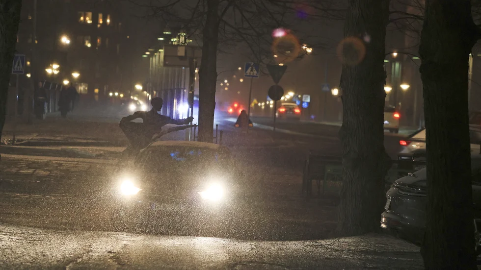 Under natten mot torsdagen föll snön över Eskilstuna.