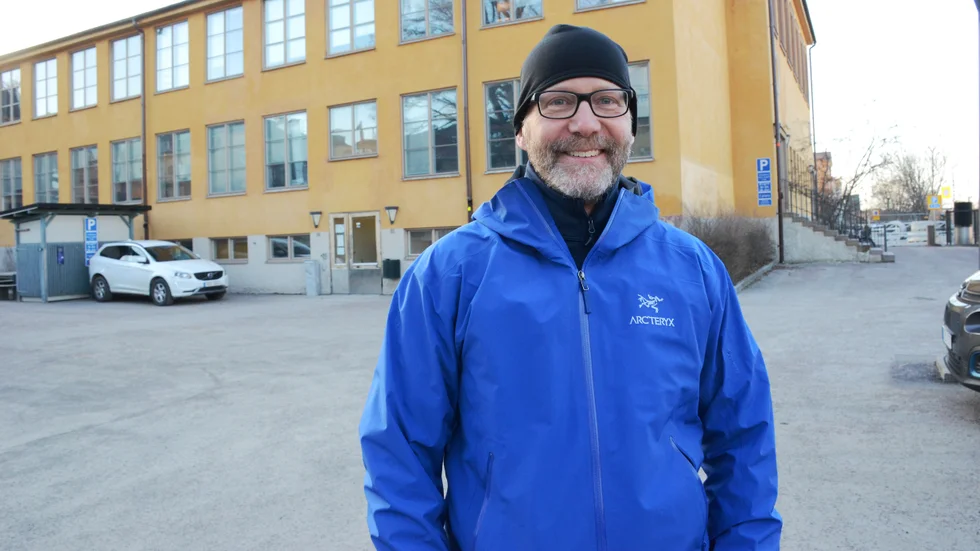 Pär Gudfastsson, lärare vid Nannaskolan, säger att det är viktigt med parkering vid arbetsplatsen för många i personalen. "Men man förstår att det kostar när det är så centralt", säger han.