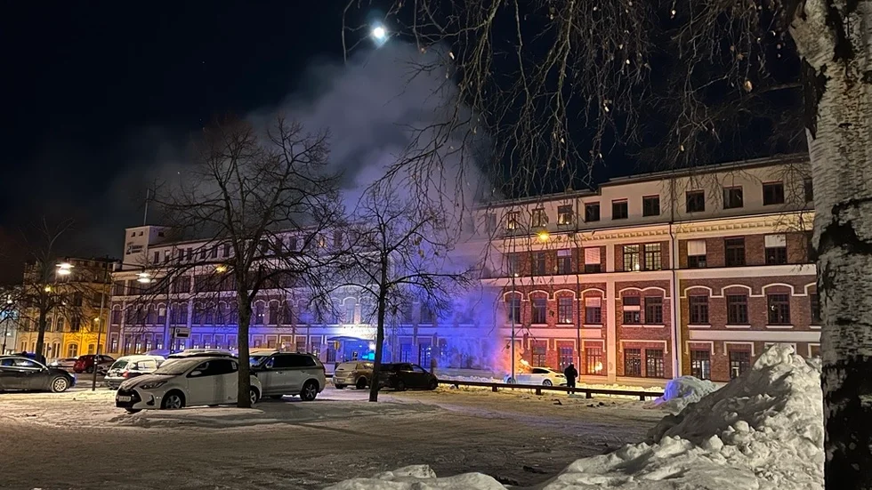 Brinnande bil i centrala Eskilstuna.