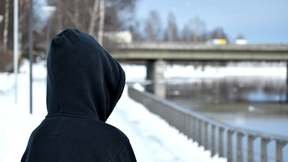 ”Kalle” familjehemsplacerades hos en brottsmisstänkt mamma. Nu riktar en extern granskning av Skellefteå kommuns hantering av barn och unga kritik mot flera brister. 