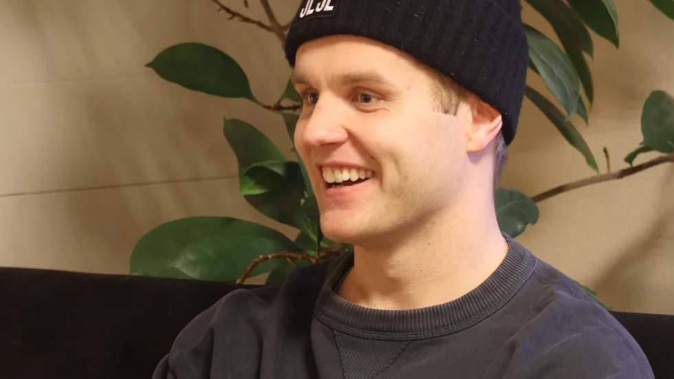 Vägen från Valbo till Vimmerby har gått via Alaska, Michigan och Österrike för Hampus Eriksson. Det är en häftig resa för den kraftfulle forwarden som varit en av VH:s bästa spelare den här säsongen.